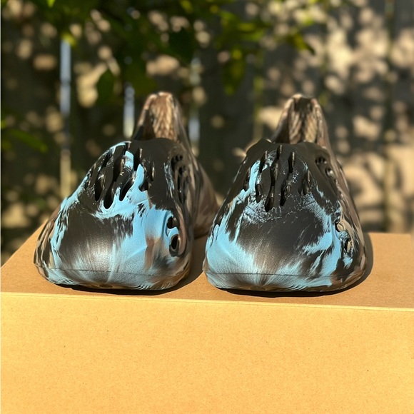 Yeezy Foam Runner - Picture 3 of 4